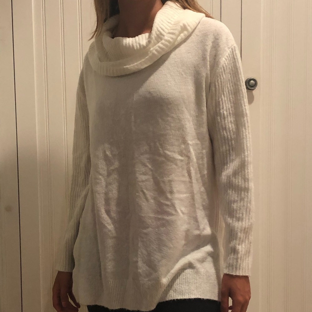 Olive & Oak Turtle neck Cashmere Cloud (color) sweater